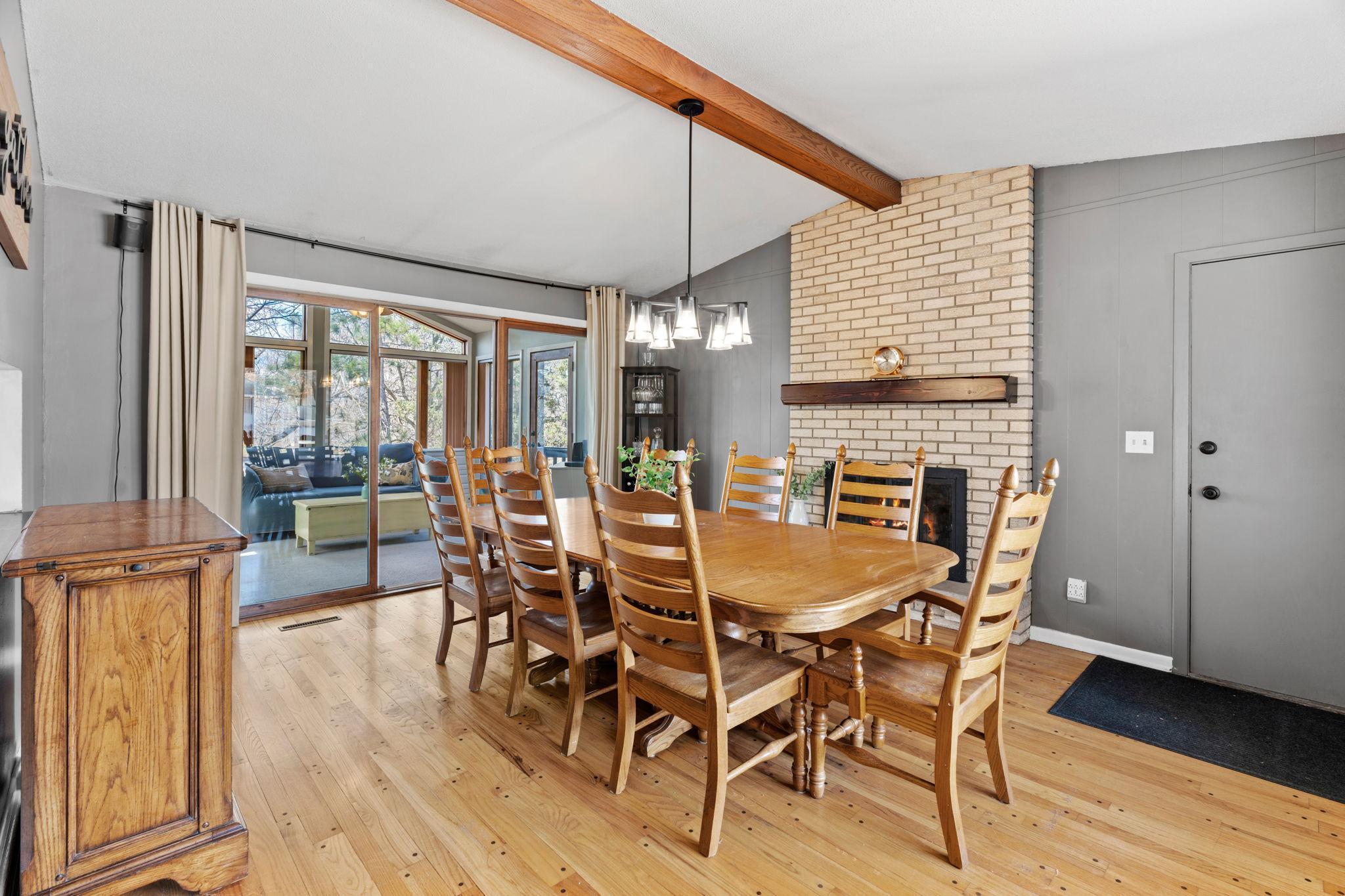 23-web-or-mls-3321 Churchill St-23.jpg