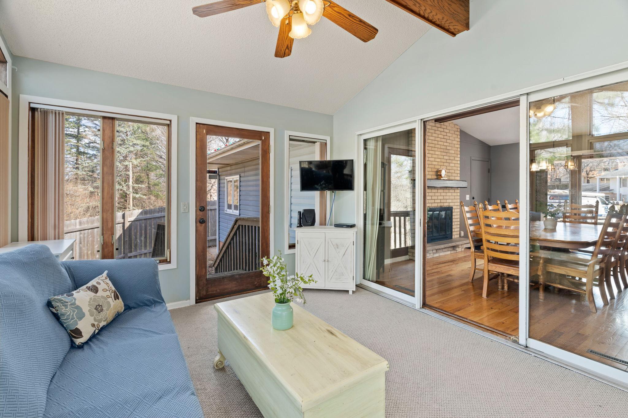 29-web-or-mls-3321 Churchill St-29.jpg