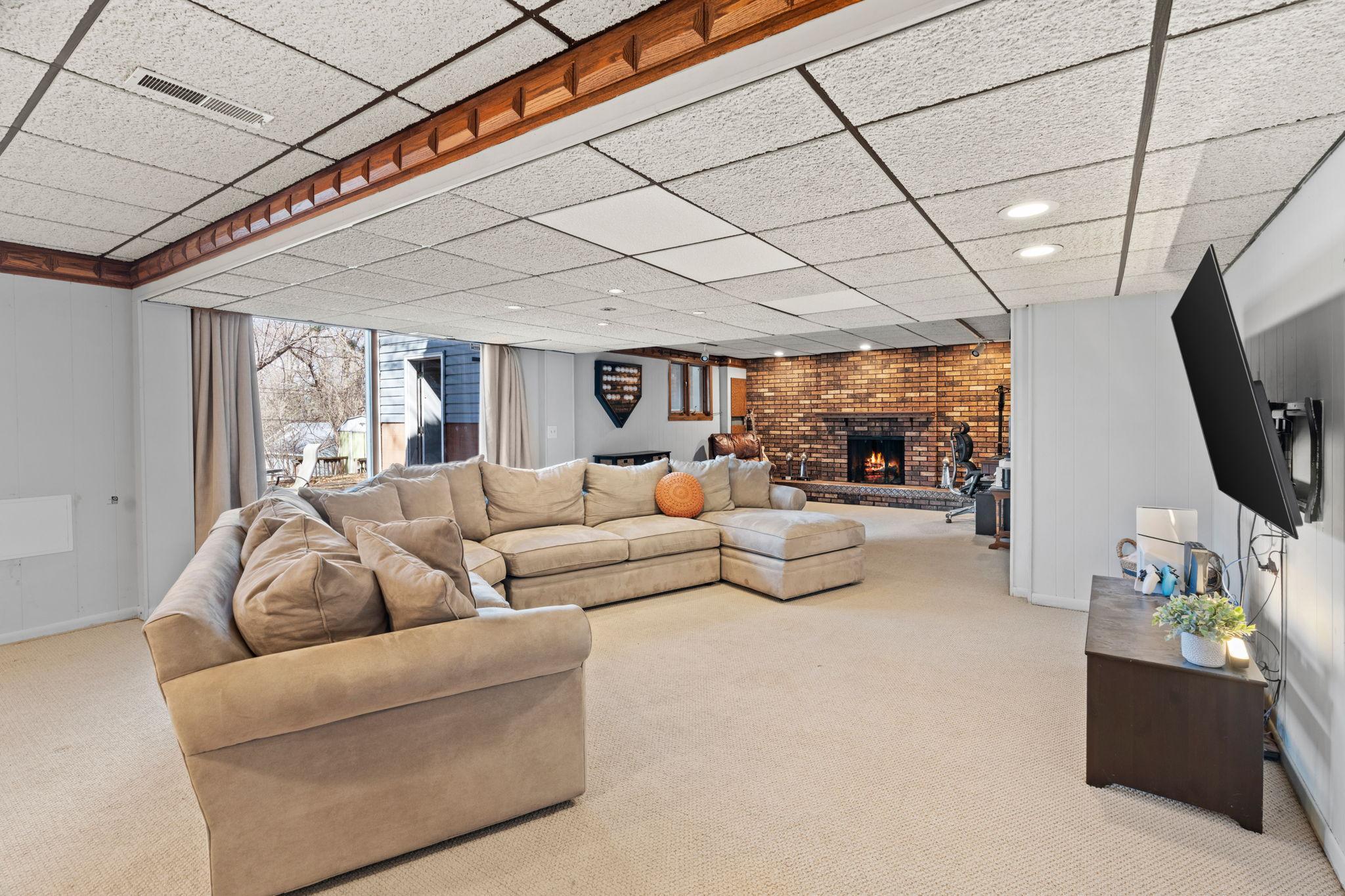 55-web-or-mls-3321 Churchill St-55.jpg