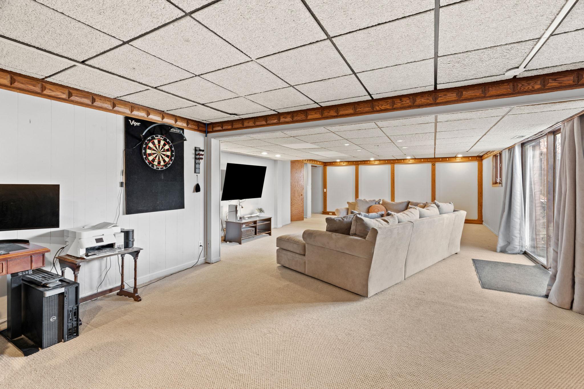 52-web-or-mls-3321 Churchill St-52.jpg