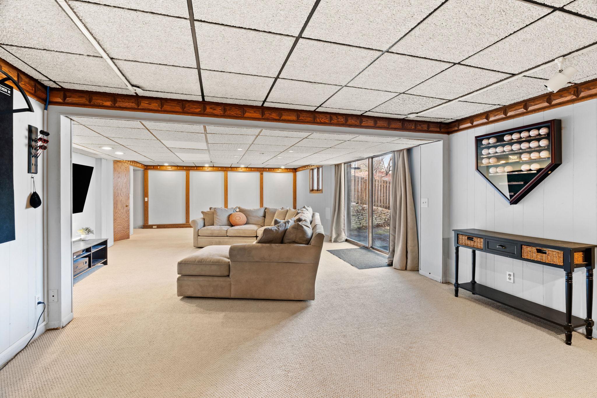 54-web-or-mls-3321 Churchill St-54.jpg