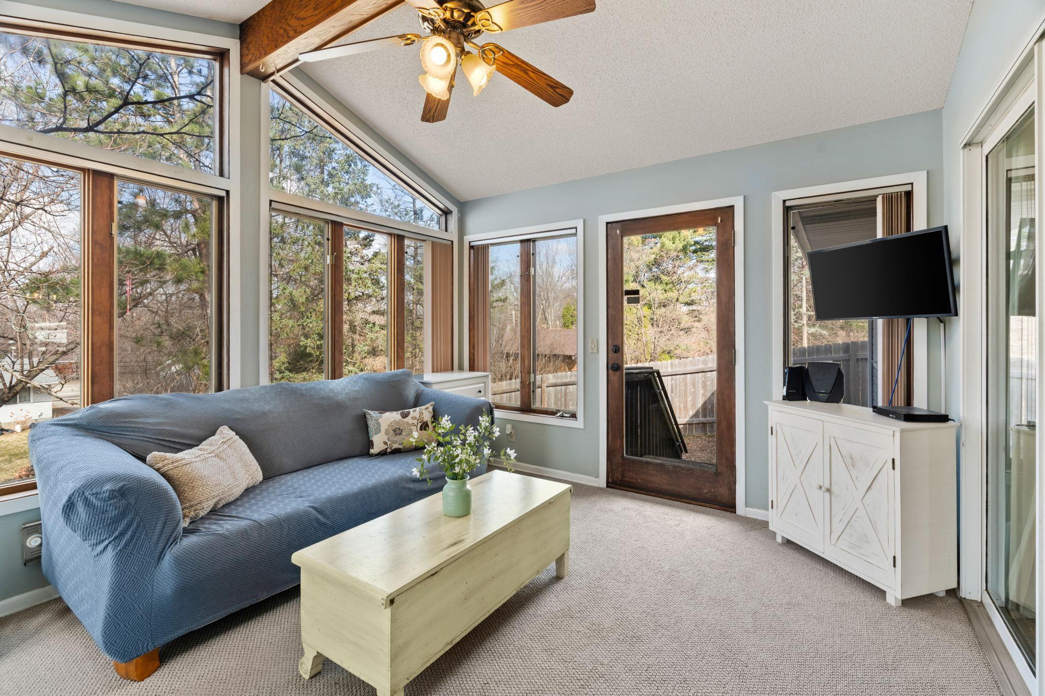 28-web-or-mls-3321 Churchill St-28.jpg