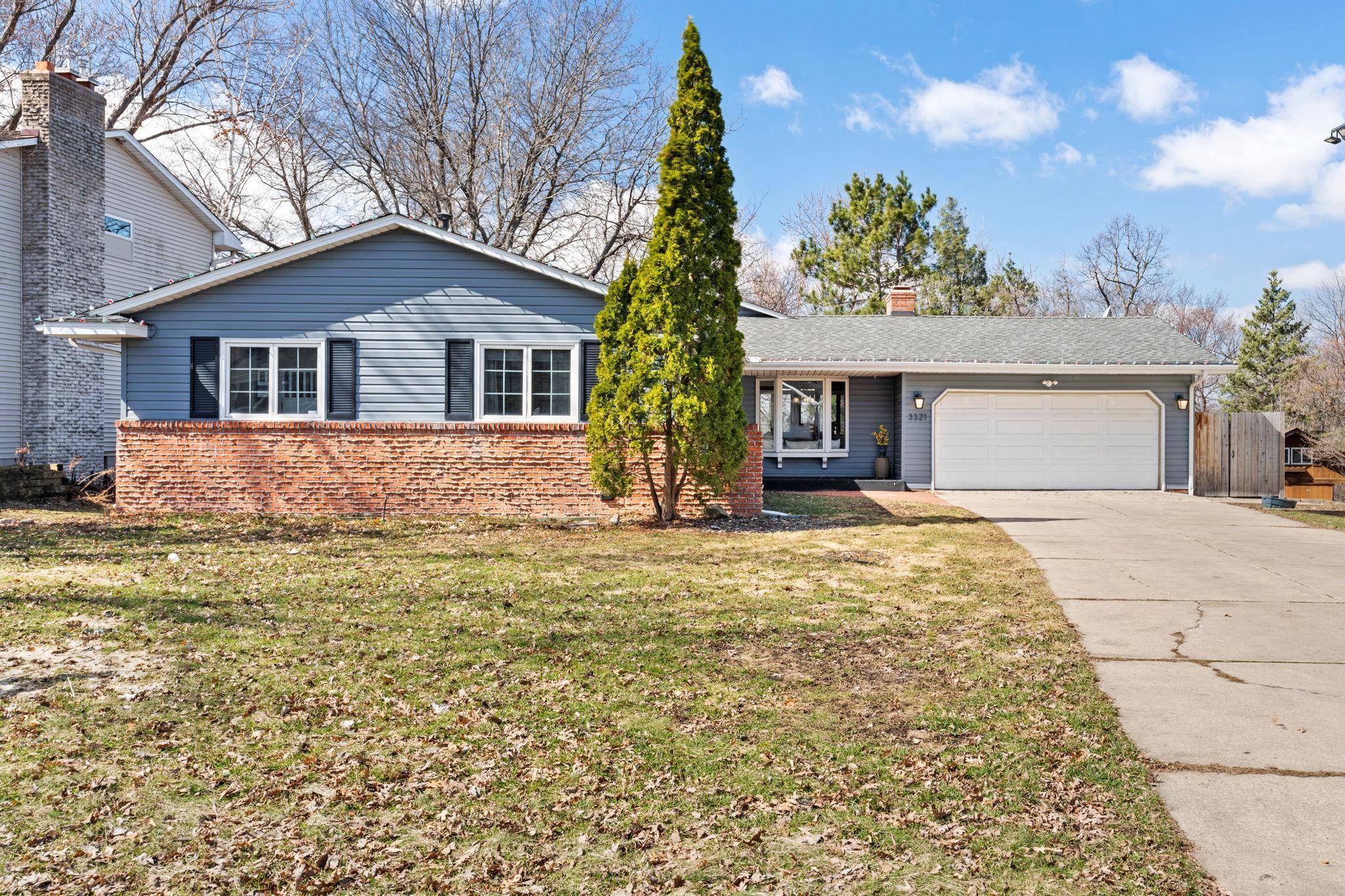 1-web-or-mls-3321 Churchill St-1.jpg