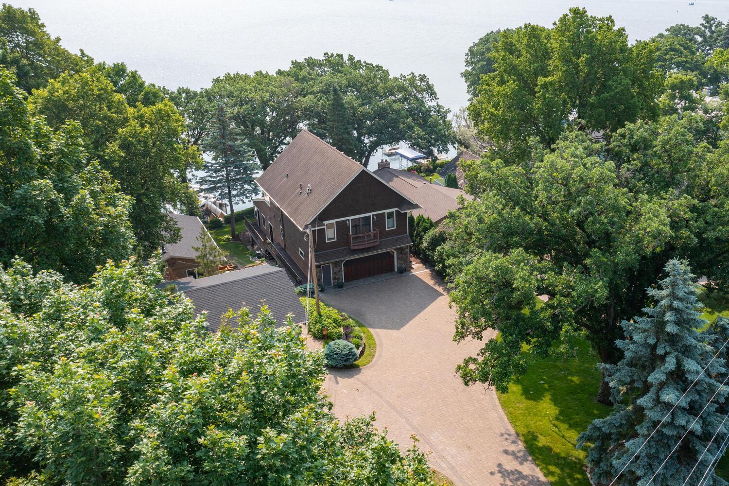 It is a beautiful neighborhood and the shimmering lake looks very inviting!