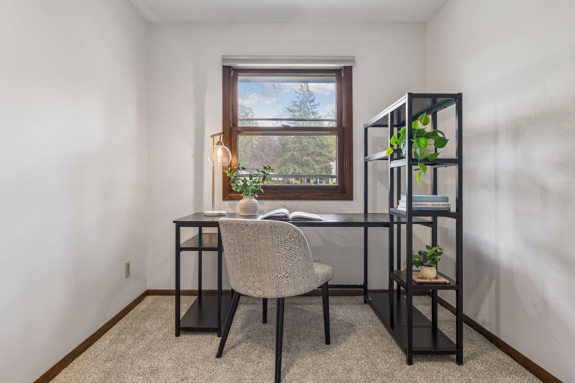 2720 Pineview Lane North - - 0019.jpg