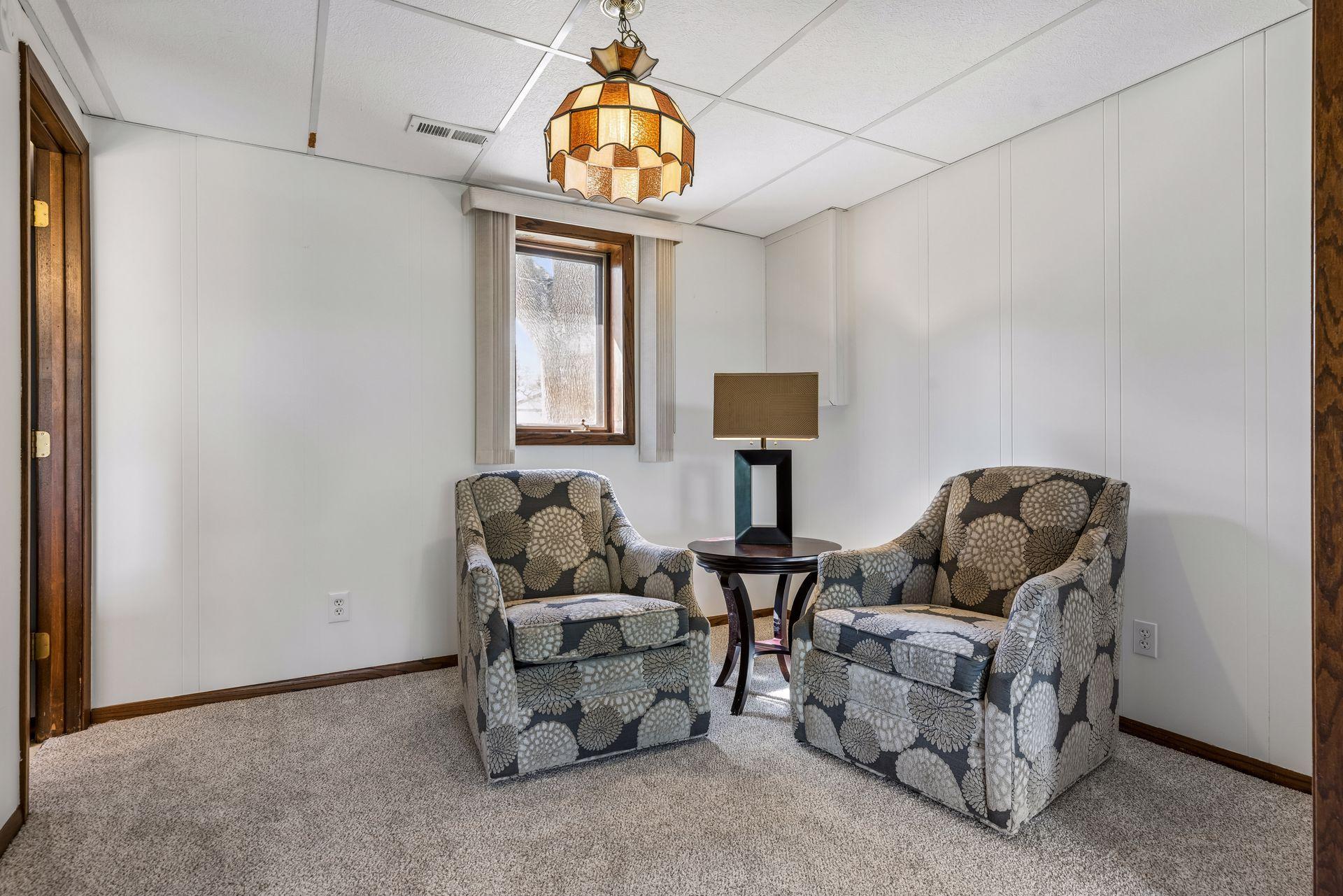 2720 Pineview Lane North - - 0025.jpg
