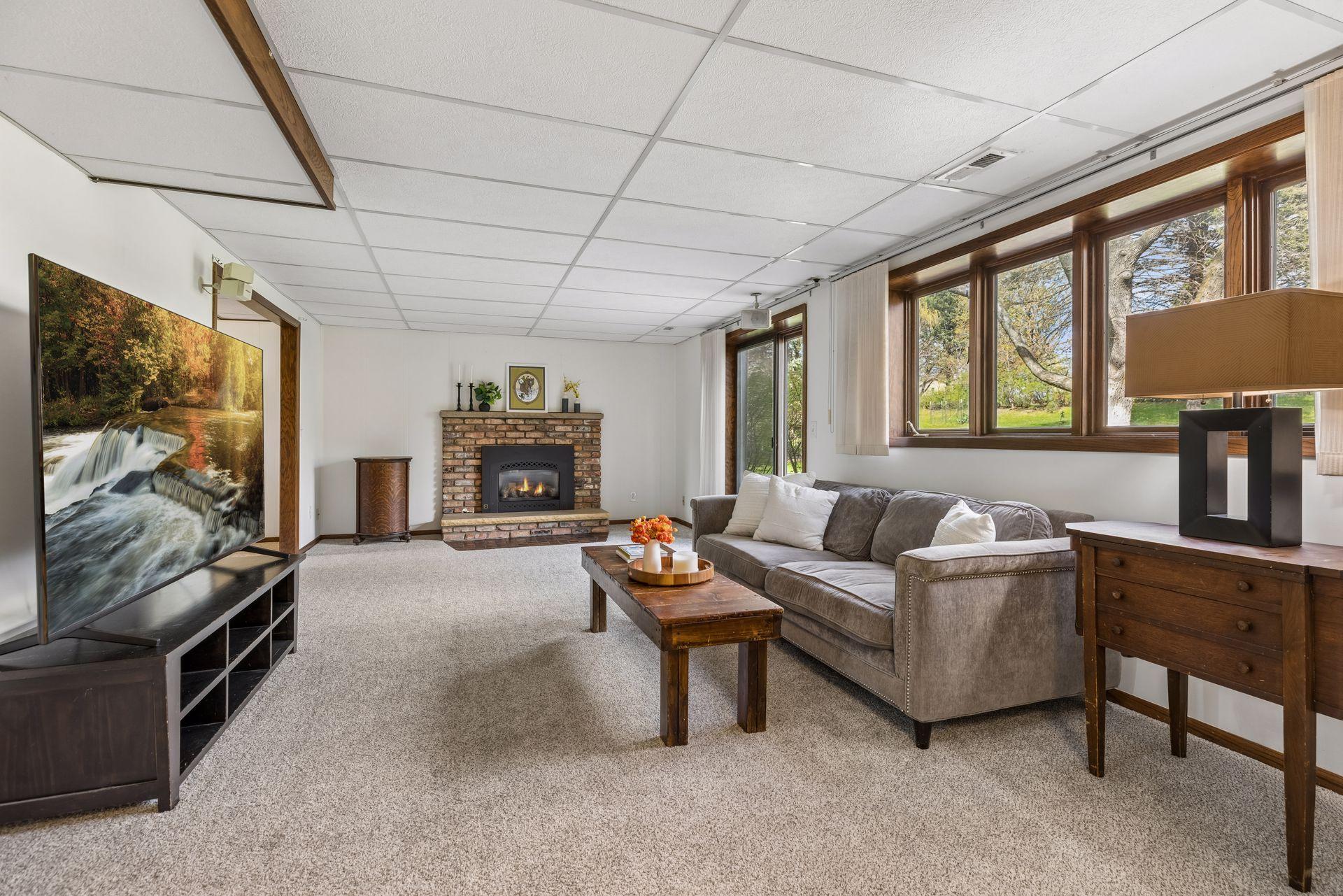 2720 Pineview Lane North - - 0022.jpg