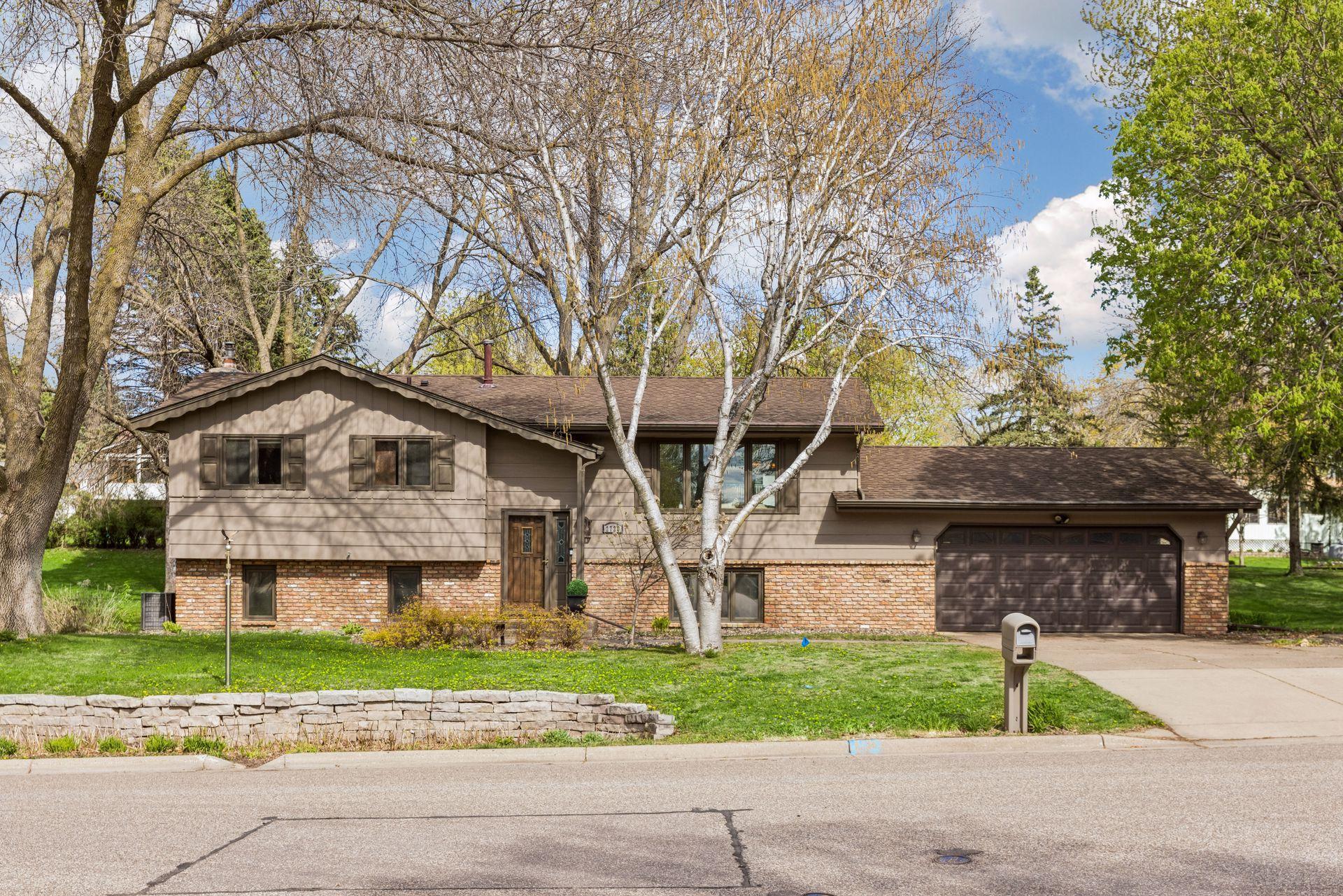 2720 Pineview Lane North - - 0001.jpg