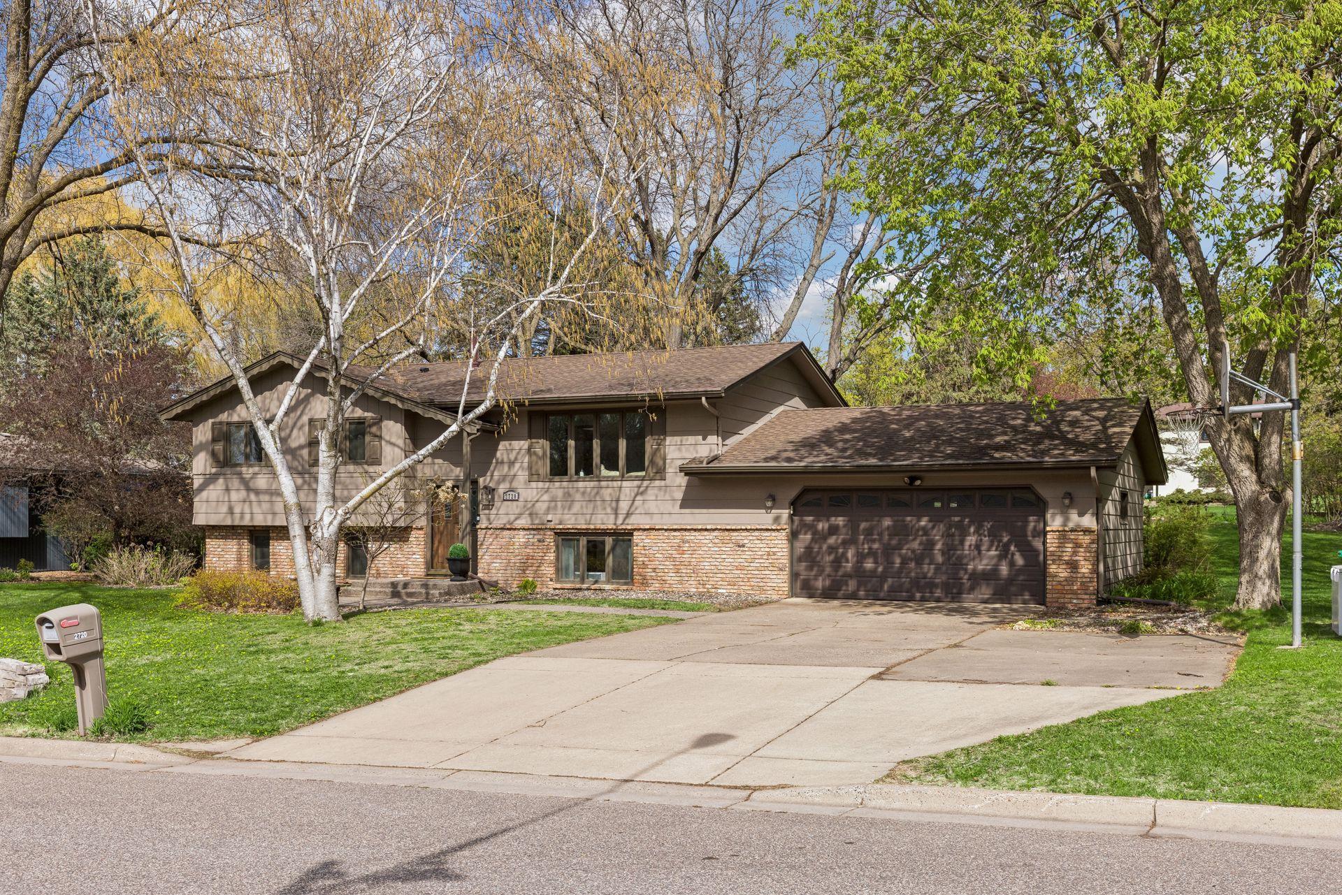 2720 Pineview Lane North - - 0036.jpg