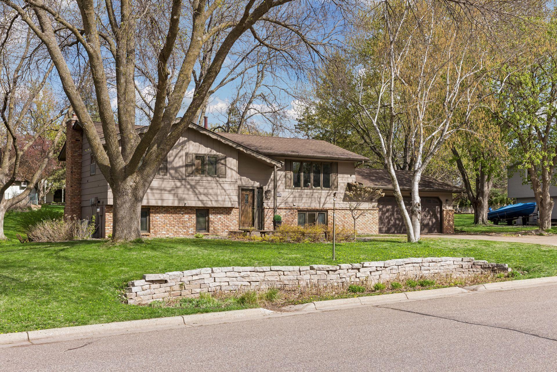 2720 Pineview Lane North - - 0037.jpg