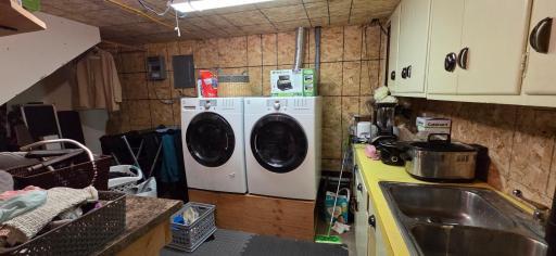 Lower level laundry