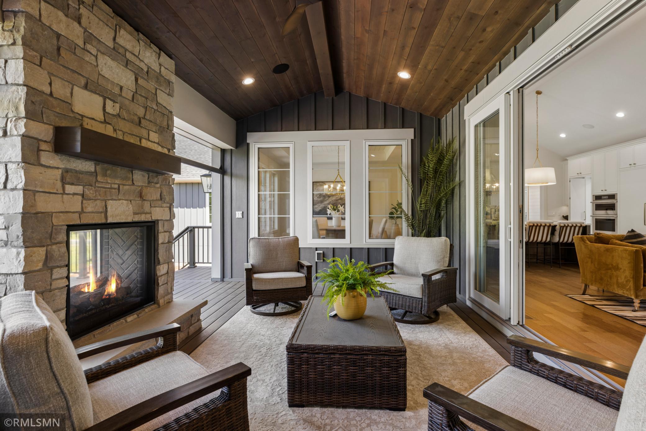 Creative Homes - 5720 57th St N - 020.jpg