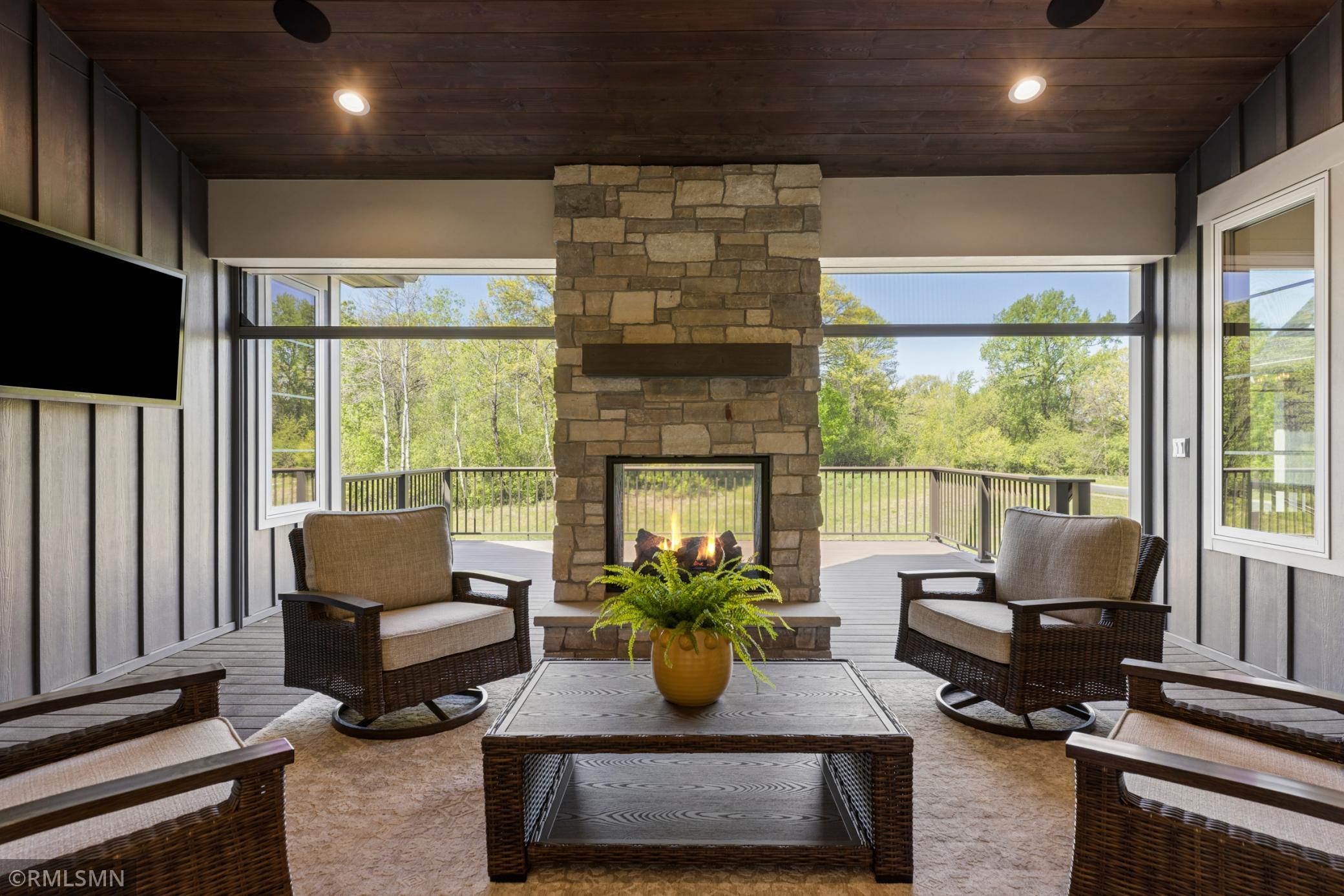 Creative Homes - 5720 57th St N - 019.jpg