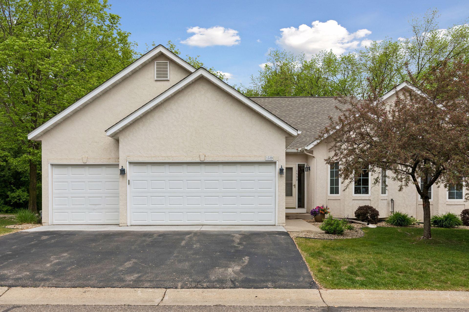 Beautiful corner-unit twin home with a desirable one-level living floor plan, finished walkout basement and peaceful wooded setting in Eagan, Minnesota. Spacious 3-car garage and private driveway offer extra convenience and storage.