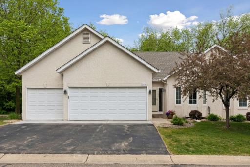 Beautiful corner-unit twin home with a desirable one-level living floor plan, finished walkout basement and peaceful wooded setting in Eagan, Minnesota. Spacious 3-car garage and private driveway offer extra convenience and storage.