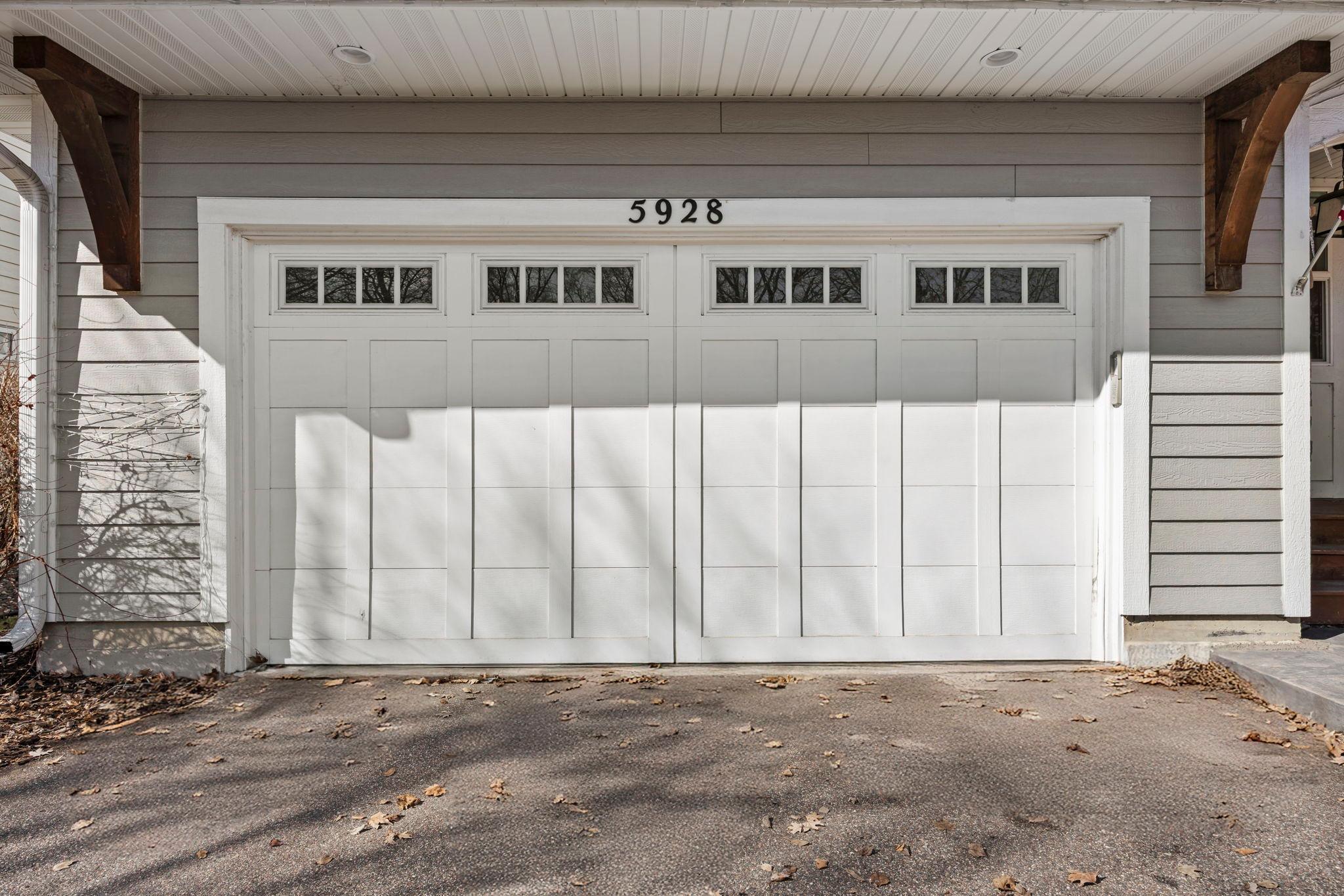 12-web-or-mls-5928 Wooddale Ave-29.jpg