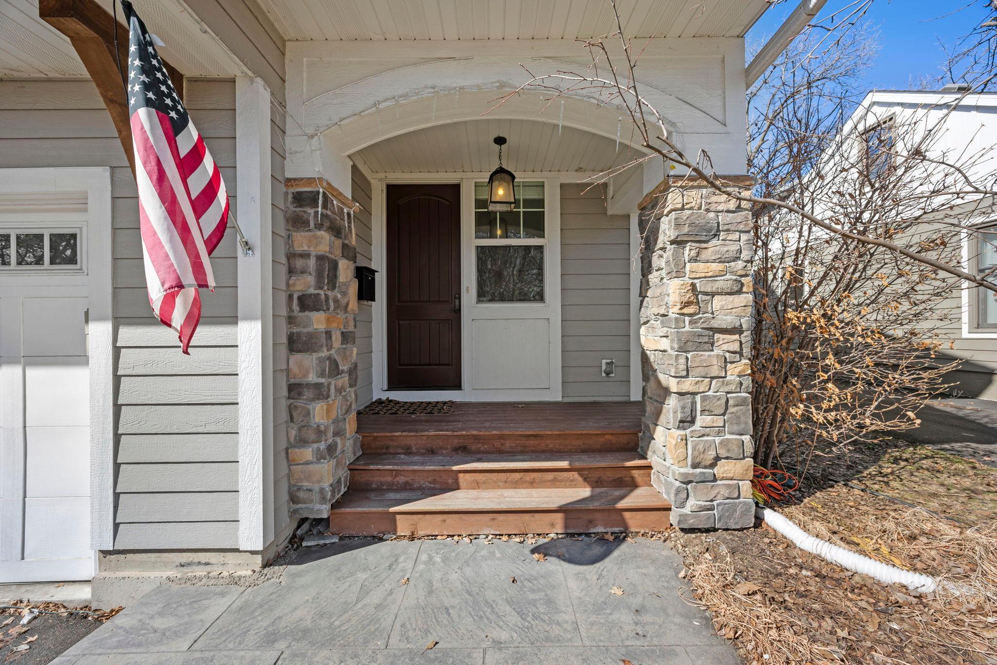 17-web-or-mls-5928 Wooddale Ave-46.jpg