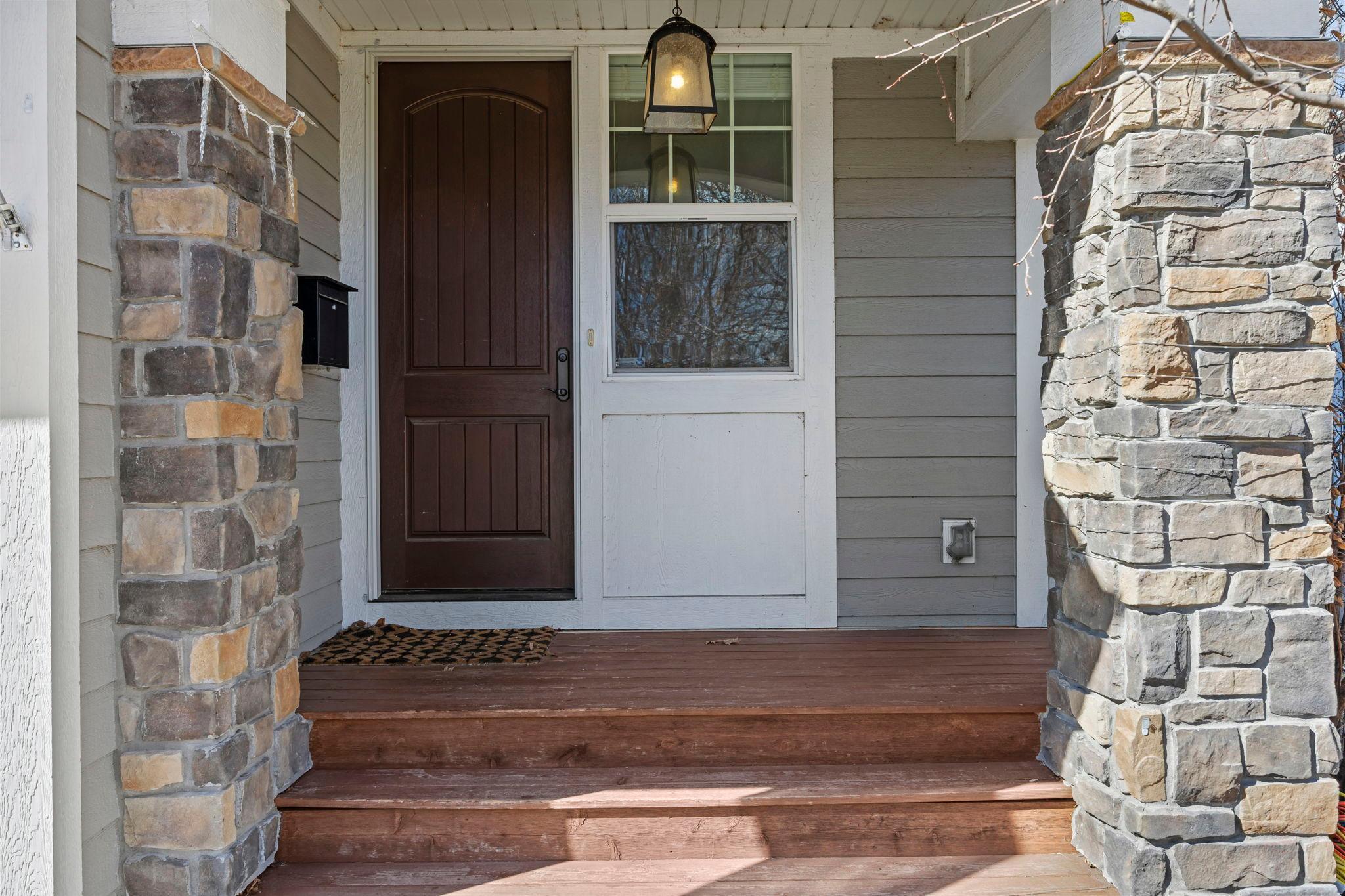 18-web-or-mls-5928 Wooddale Ave-51.jpg