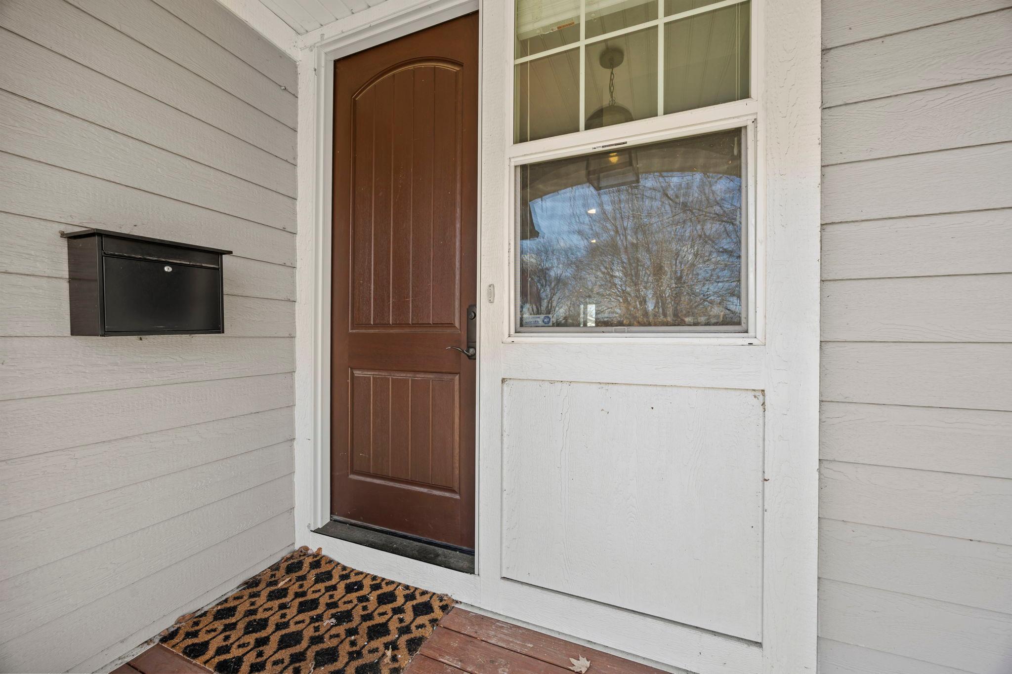 20-web-or-mls-5928 Wooddale Ave-44.jpg