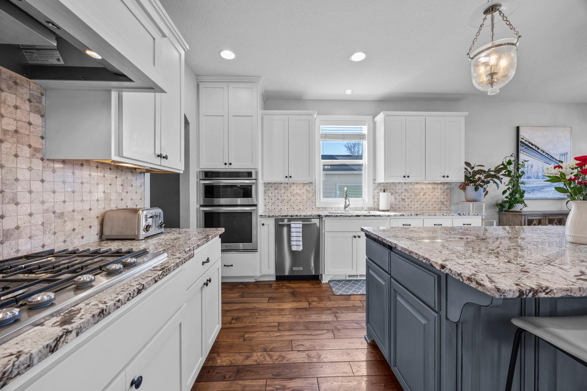 35-web-or-mls-5928 Wooddale Ave-159.jpg