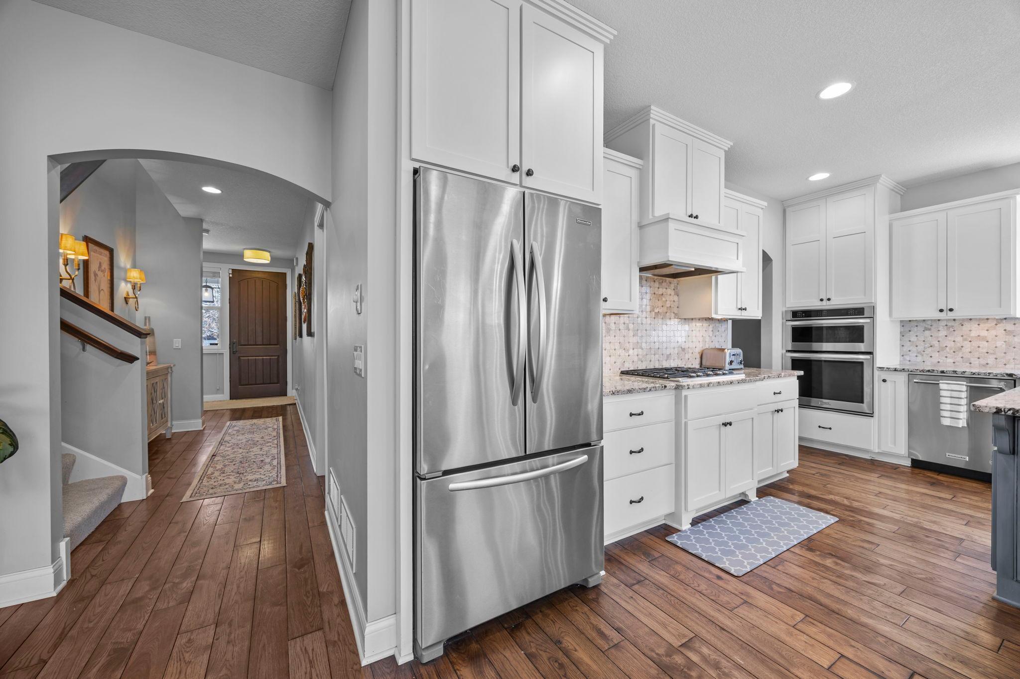 36-web-or-mls-5928 Wooddale Ave-164.jpg