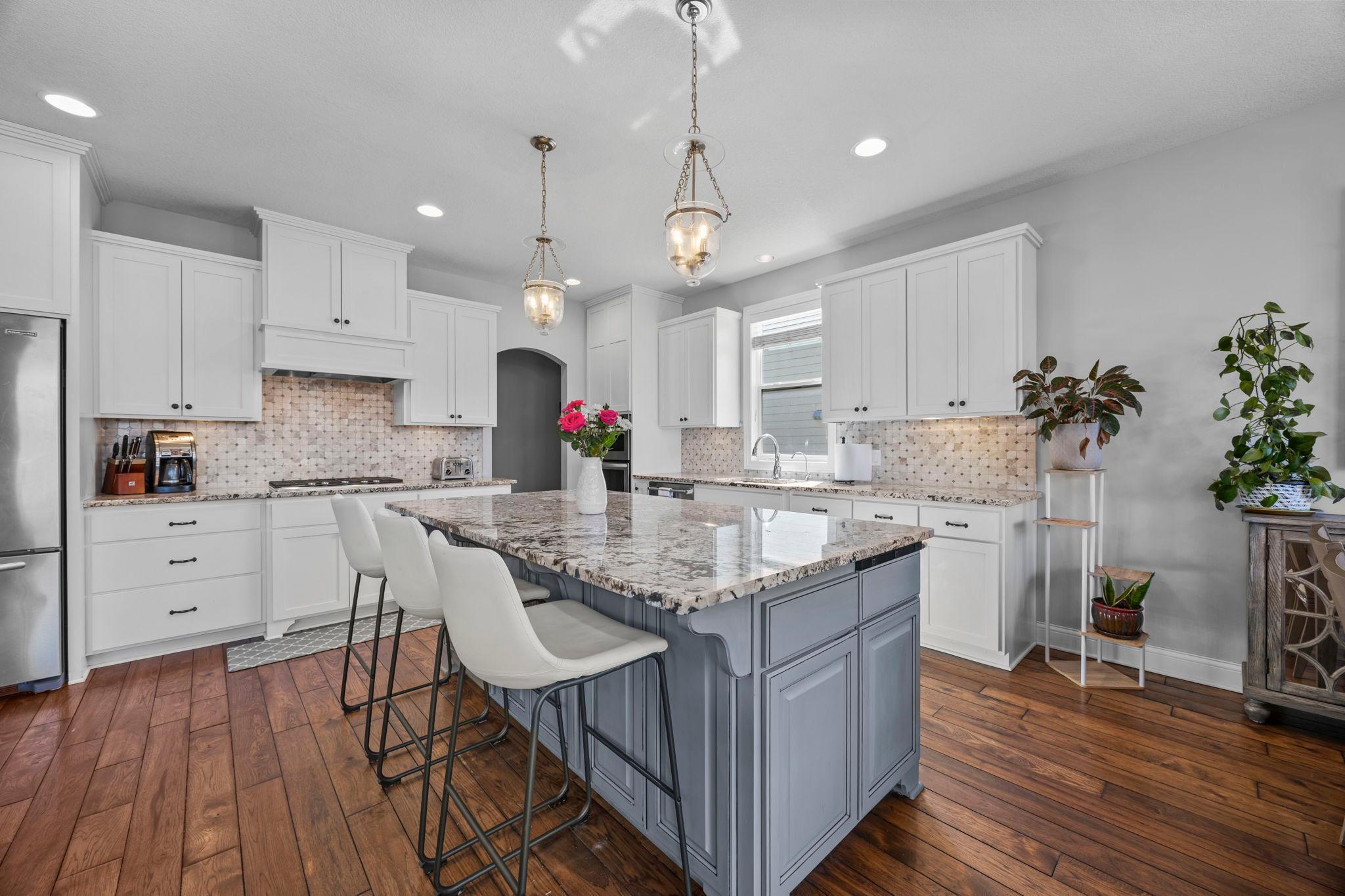 39-web-or-mls-5928 Wooddale Ave-179.jpg