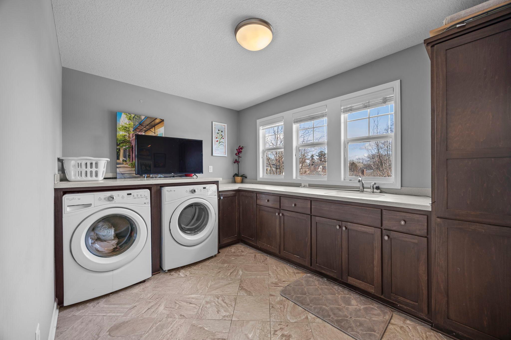 40-web-or-mls-5928 Wooddale Ave-194.jpg