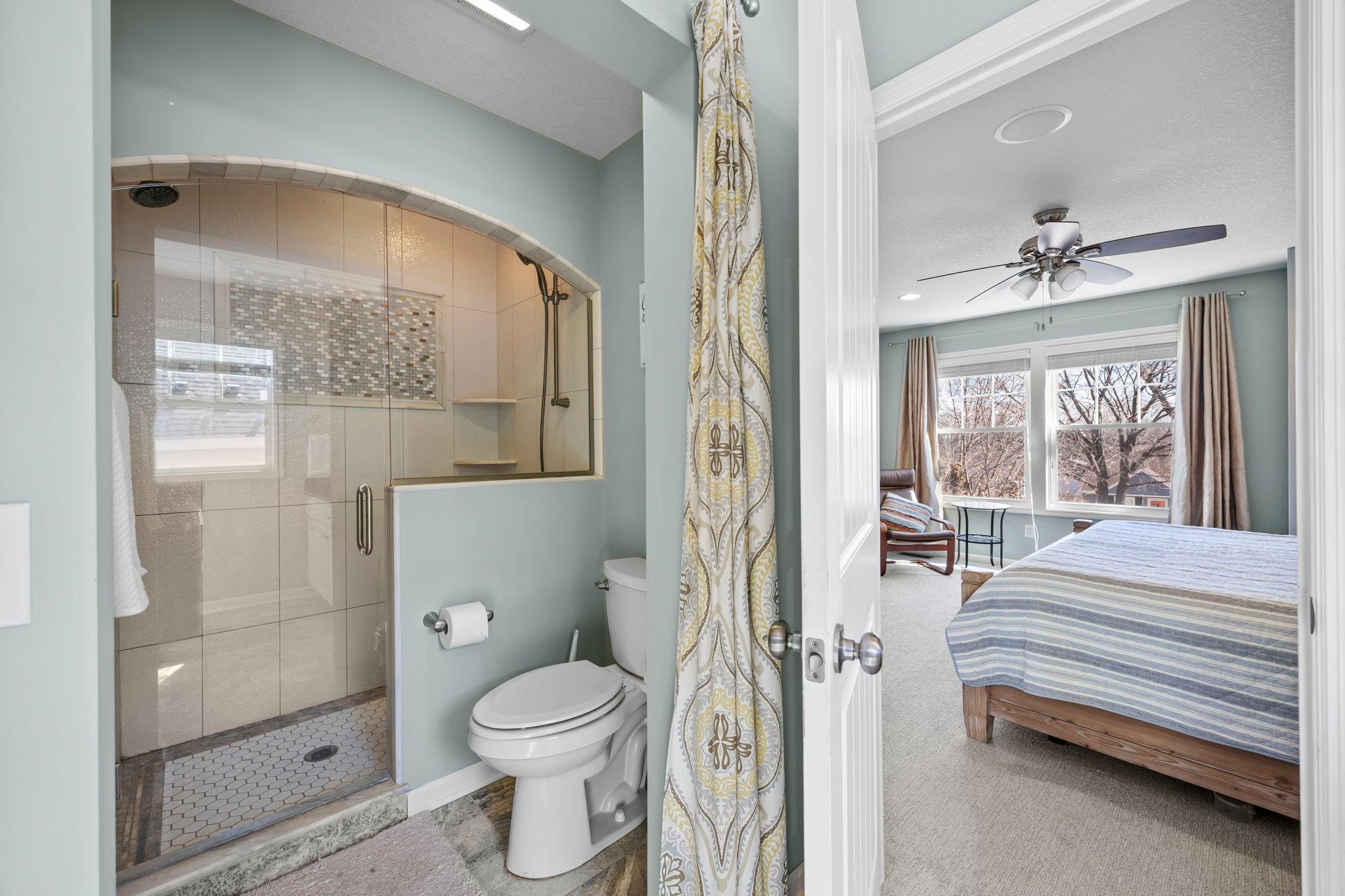 48-web-or-mls-5928 Wooddale Ave-219.jpg