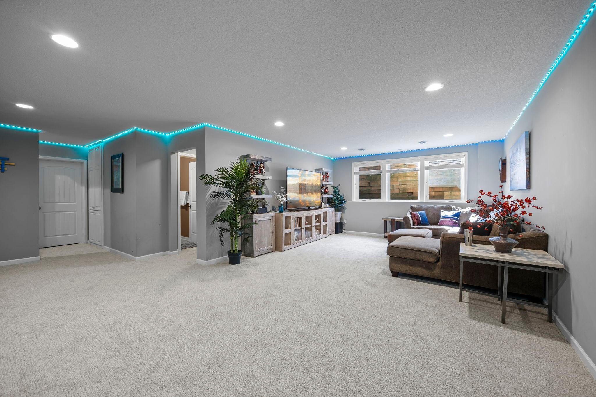 57-web-or-mls-5928 Wooddale Ave-269.jpg