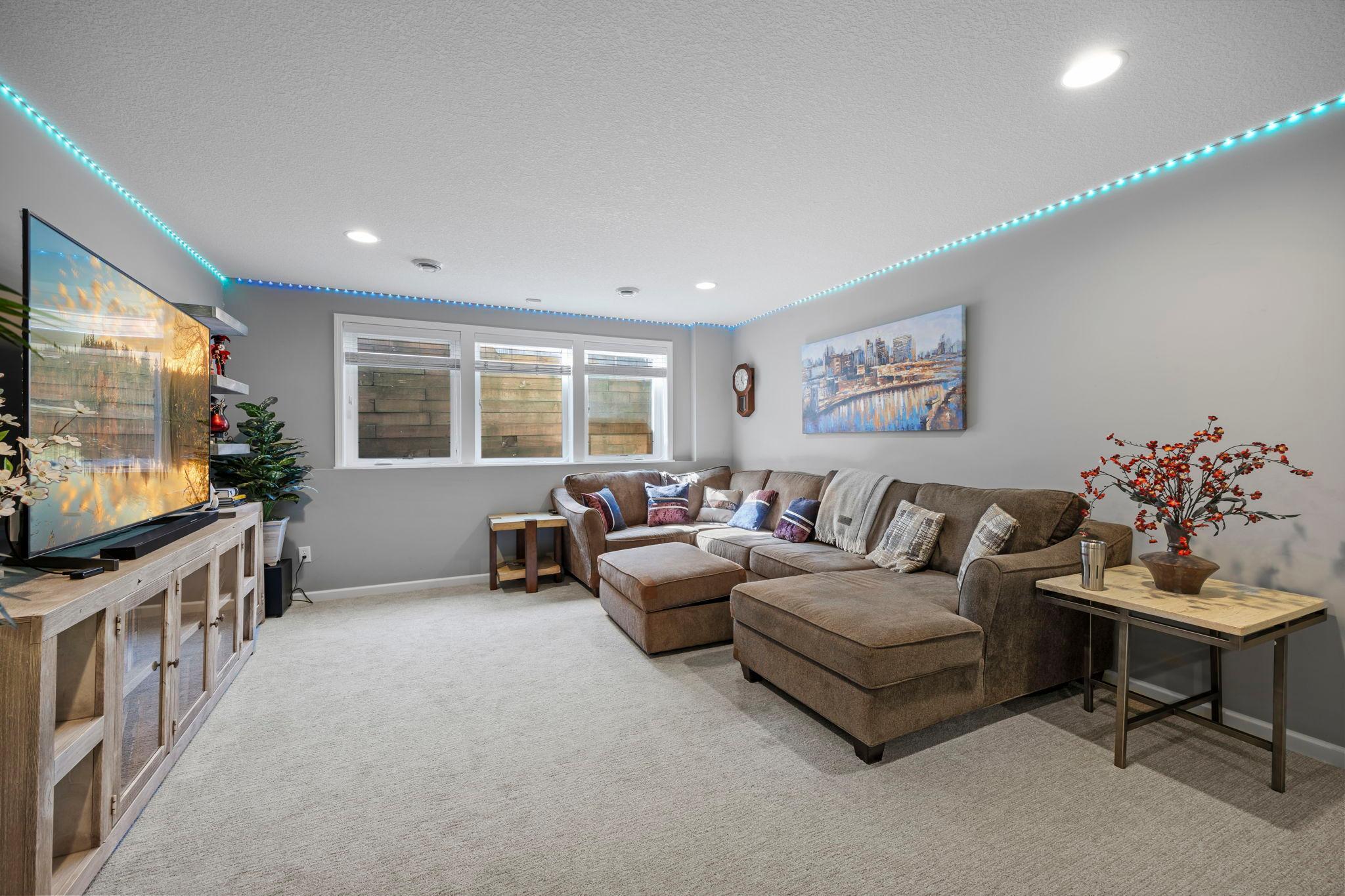 58-web-or-mls-5928 Wooddale Ave-274.jpg