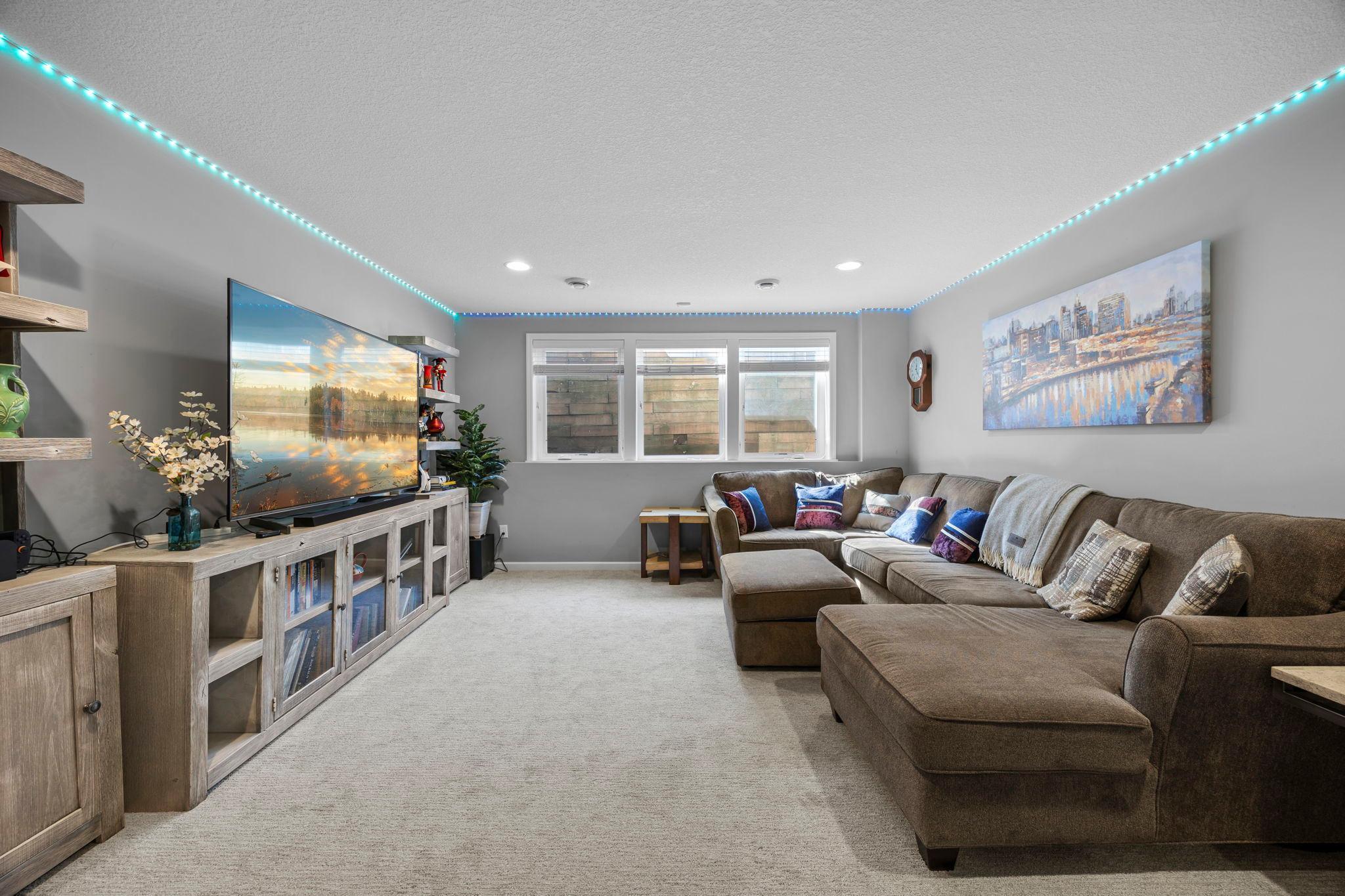 59-web-or-mls-5928 Wooddale Ave-279.jpg