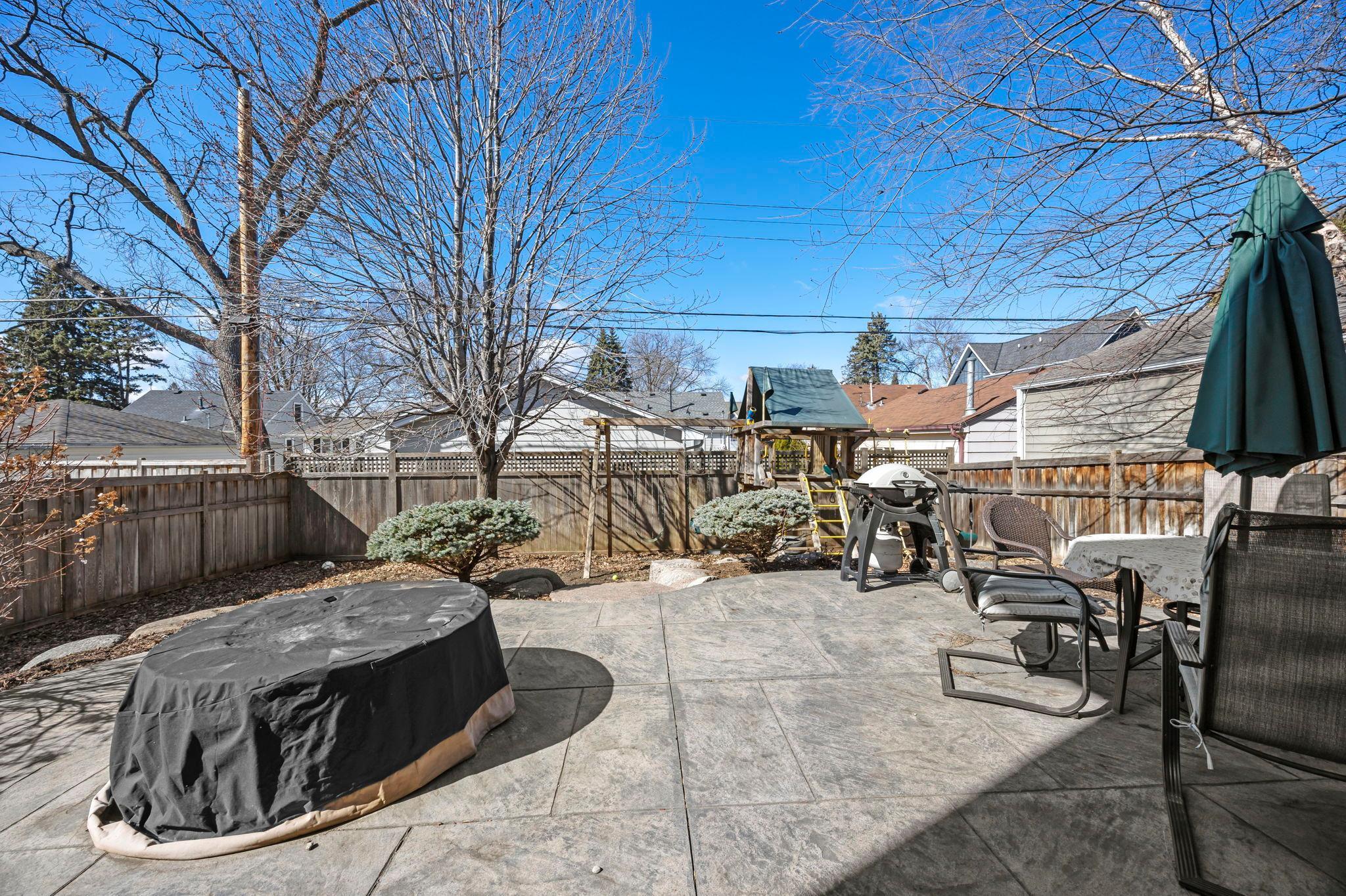 64-web-or-mls-5928 Wooddale Ave-76.jpg