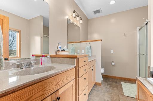 Primary En-Suite Full Bathroom