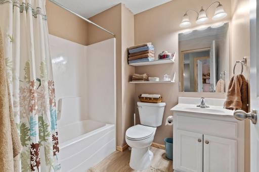 45-web-or-mls-1493 Connecticut Dr SE-45.jpg