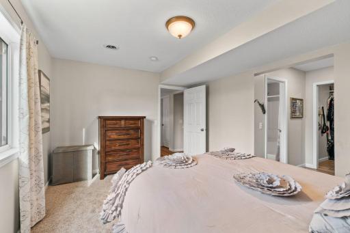 52-web-or-mls-1493 Connecticut Dr SE-52.jpg