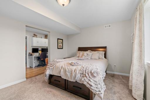51-web-or-mls-1493 Connecticut Dr SE-51.jpg