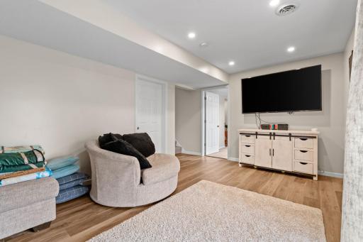 48-web-or-mls-1493 Connecticut Dr SE-48.jpg