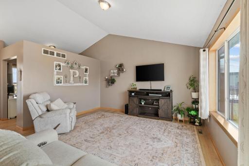 24-web-or-mls-1493 Connecticut Dr SE-24.jpg