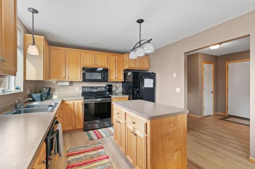 30-web-or-mls-1493 Connecticut Dr SE-30.jpg