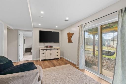 49-web-or-mls-1493 Connecticut Dr SE-49.jpg