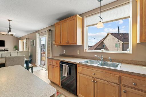 32-web-or-mls-1493 Connecticut Dr SE-32.jpg
