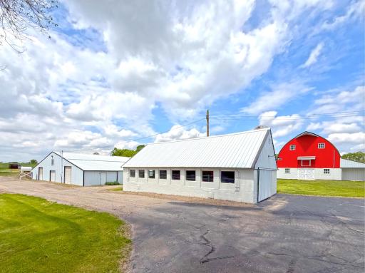 This charming outbuilding has been elevated into a refined fitness space, offering an impressive blend of character and practicality.