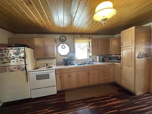 Bright and cheery room