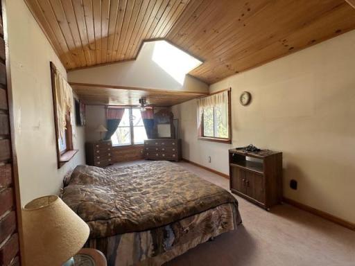 large upper level bdrm