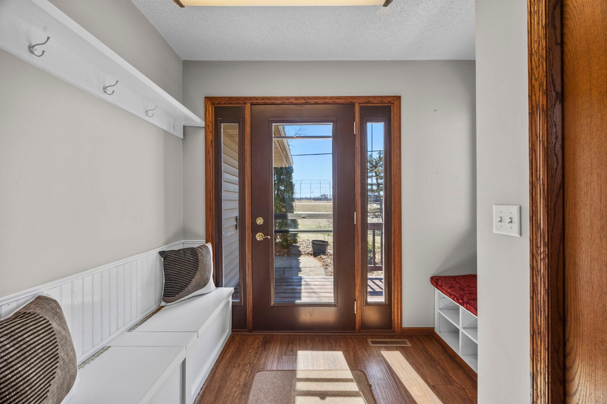 27-web-or-mls-741 Glenwood Ave E-5.jpg