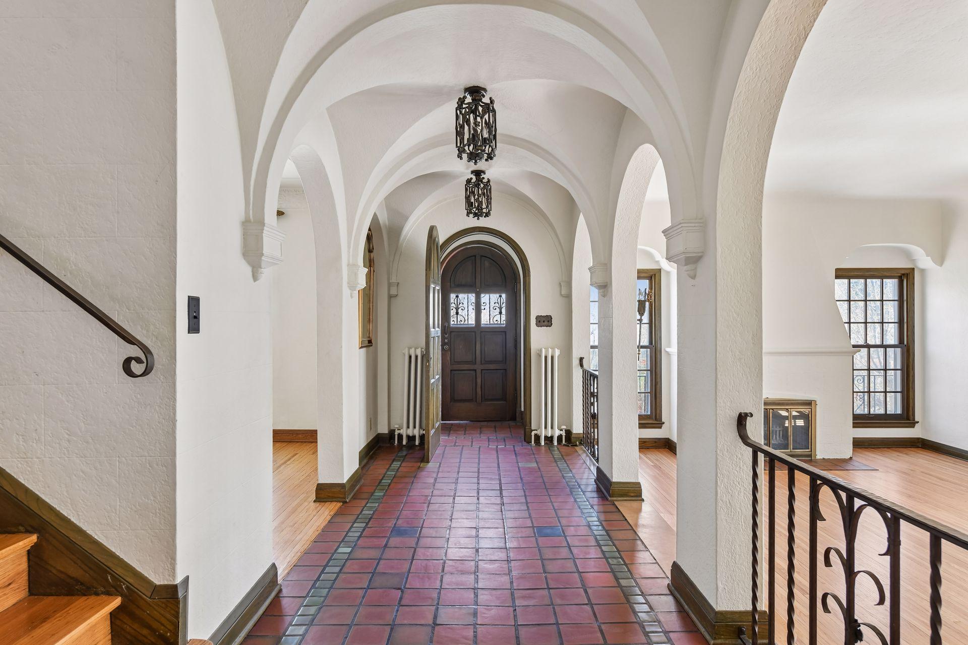 38 West Minnehaha Parkway - Spacecrafting - 0004.jpg