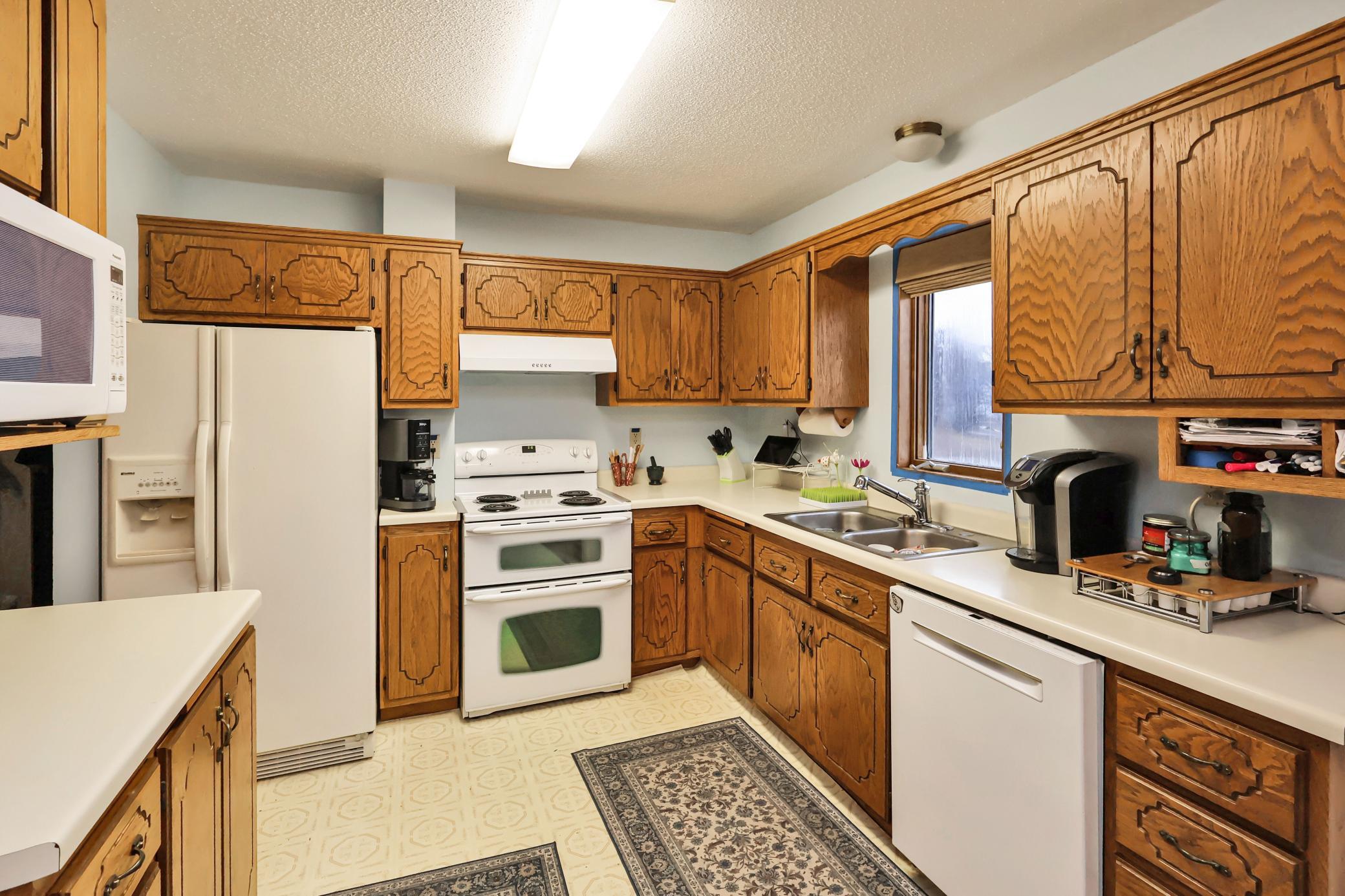 Kitchen with lots of cabinet space..jpg