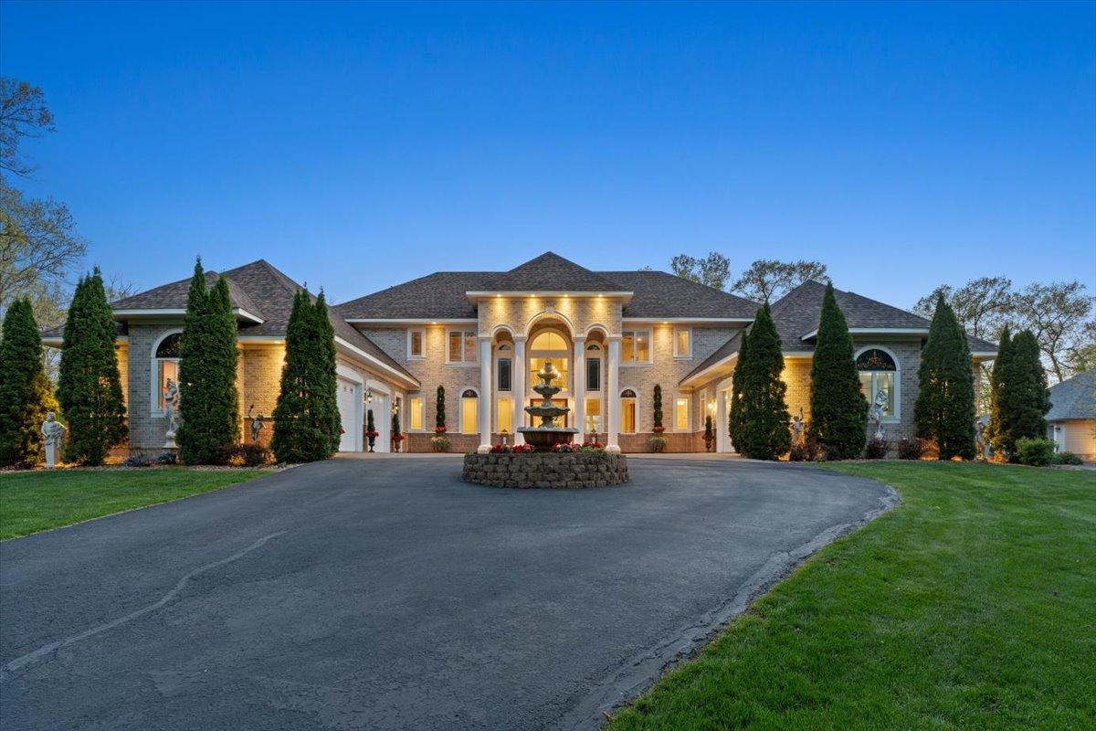 1.5 Acre Executive Enclave Home Overlooks the Mississippi River