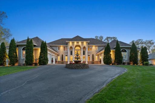 1.5 Acre Executive Enclave Home Overlooks the Mississippi River
