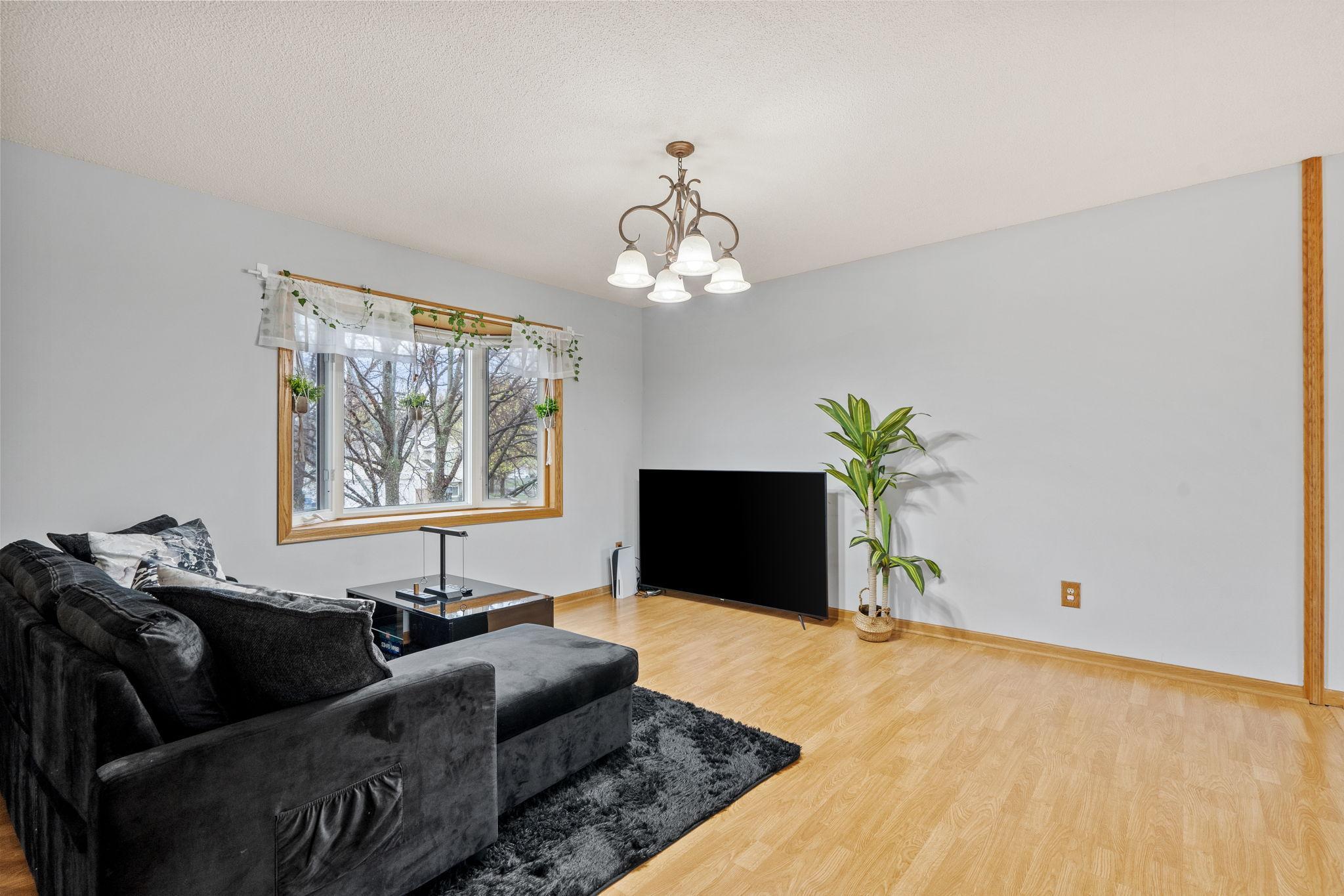 4-web-or-mls-3411 E Mineral-4.jpg